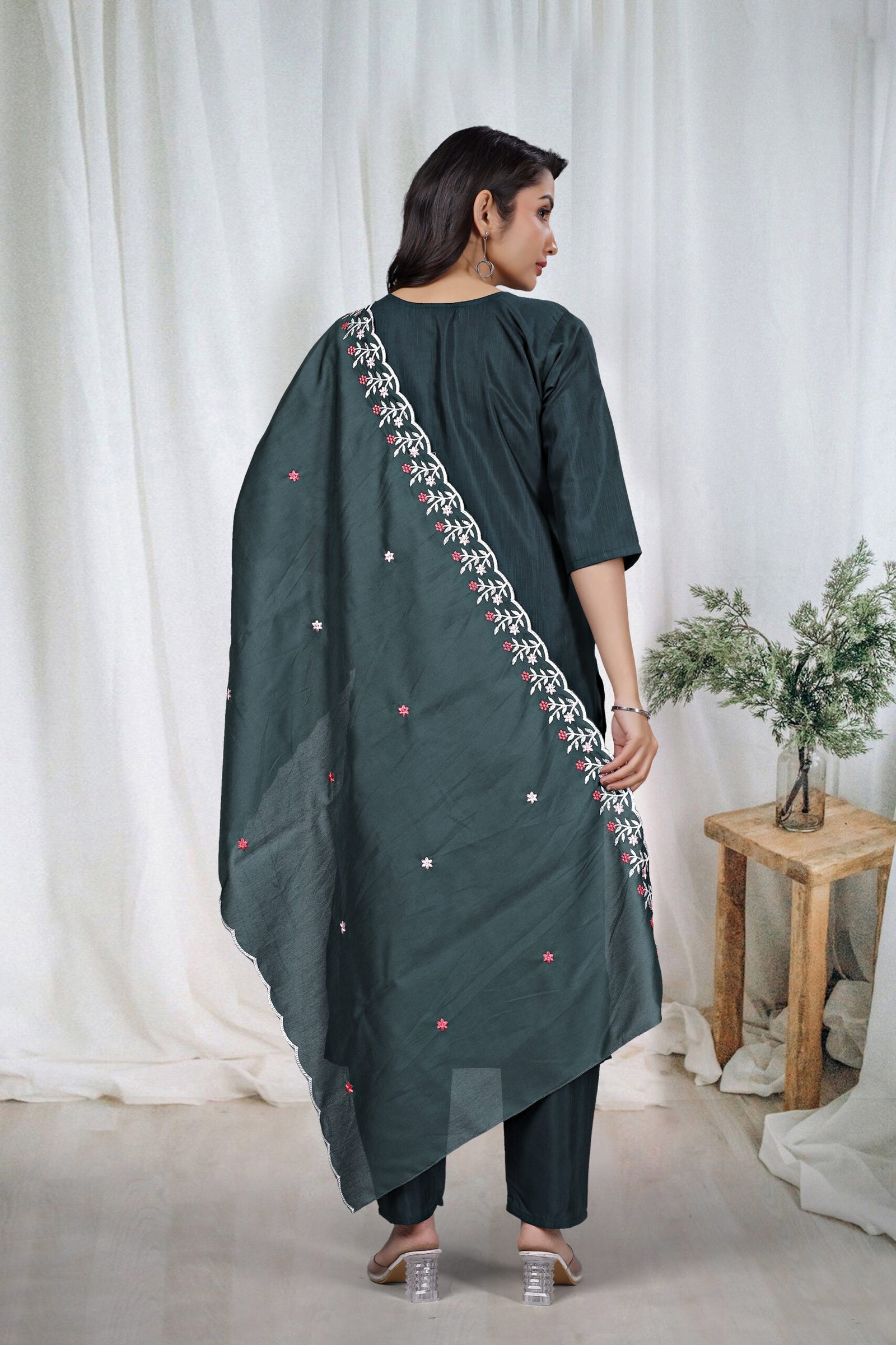 DCVK-02 Bottle Green embroidered kurta set – back view showing the dupatta with embroidered border
