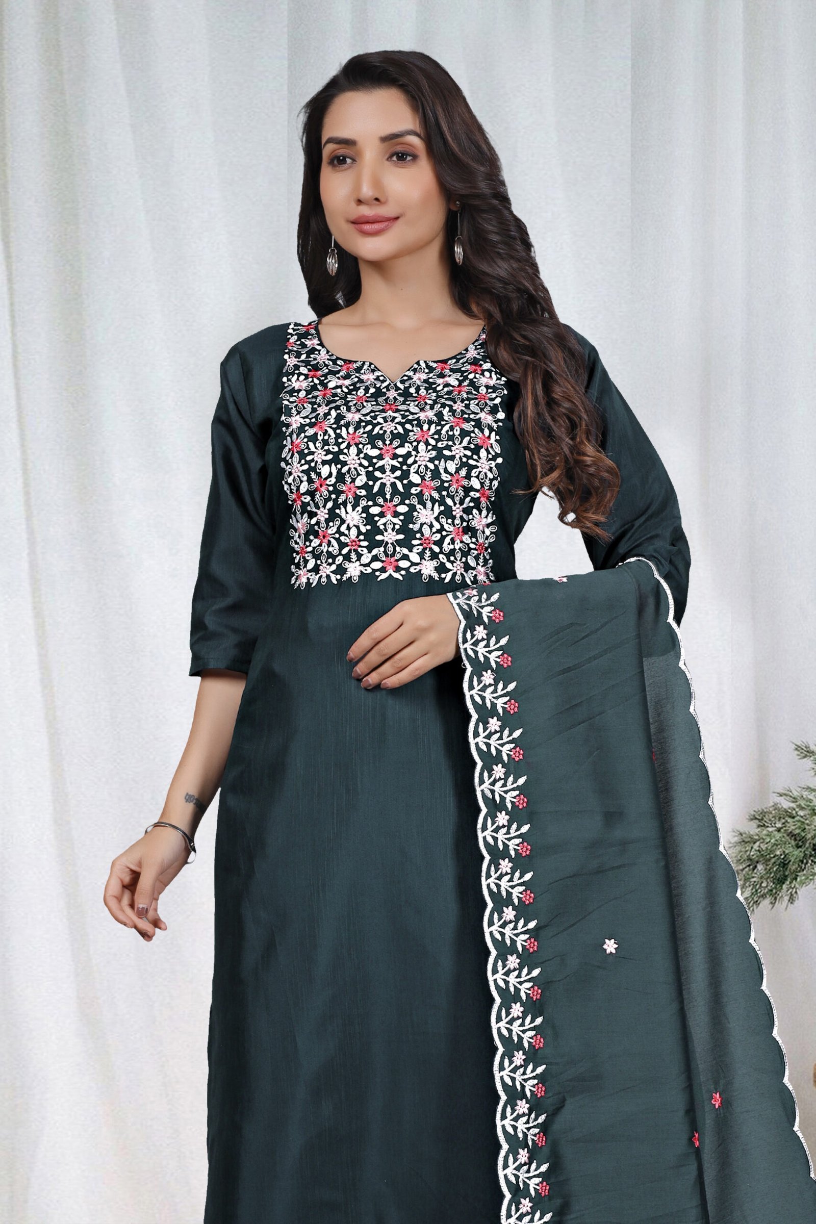 DCVK-02 Bottle Green embroidered kurta set – close-up of the floral embroidered yoke and scalloped dupatta border
