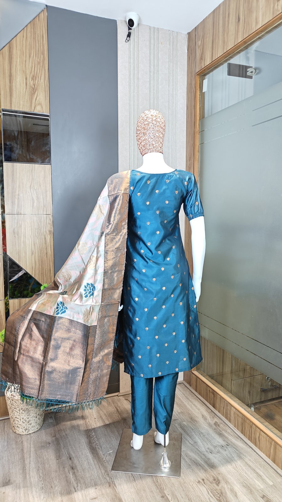 Back view of the cerulean woven jacquard kurta, pant & dupatta set on a mannequin