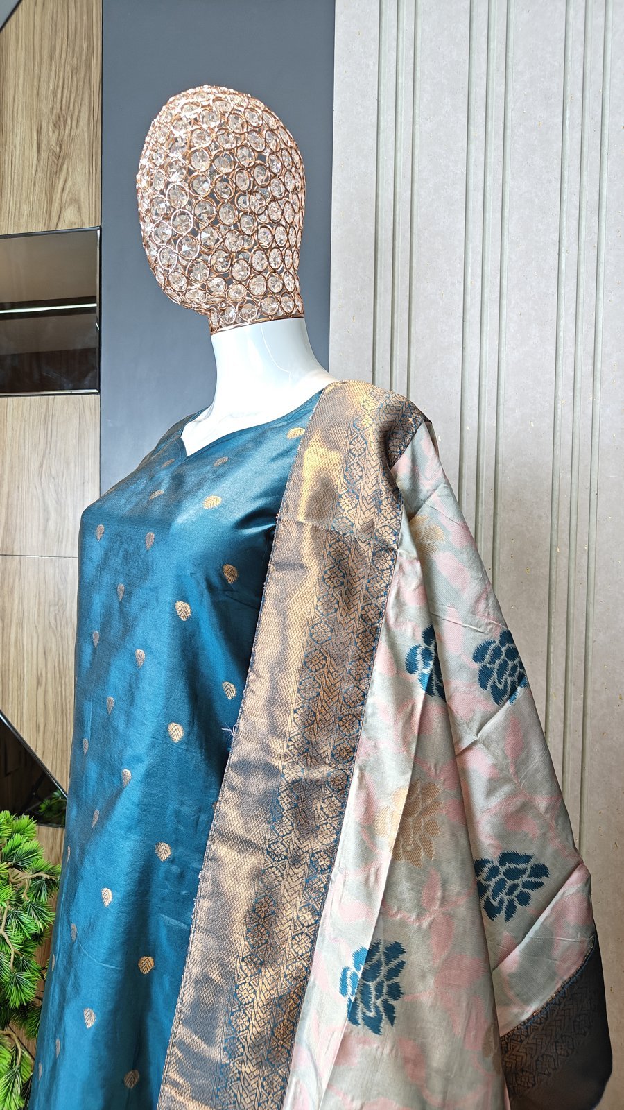 Close-up of the cerulean kurta on a mannequin